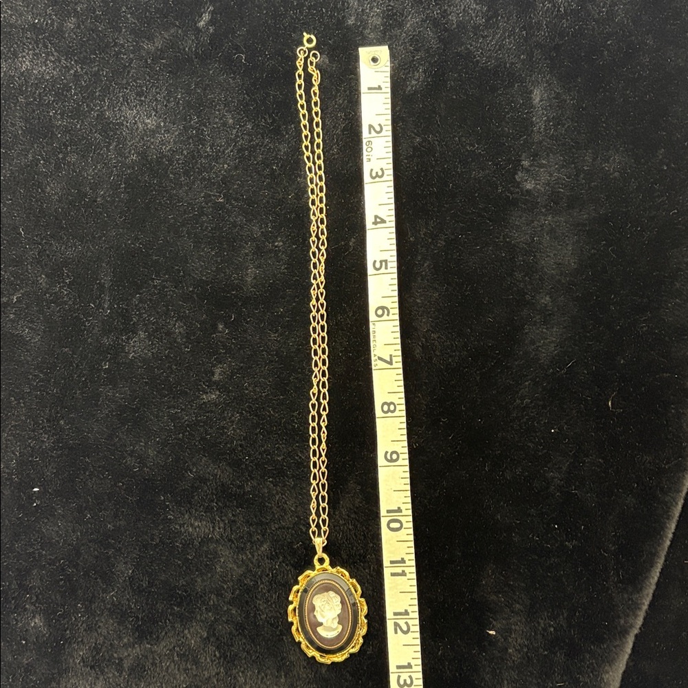 Cameo necklace - Picture 6 of 8